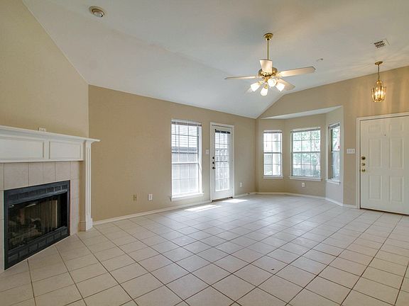 2nd image of 1918 Lee Dr