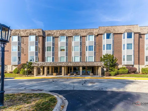 300 Thames Pkwy APT 2J, Park Ridge, IL 60068