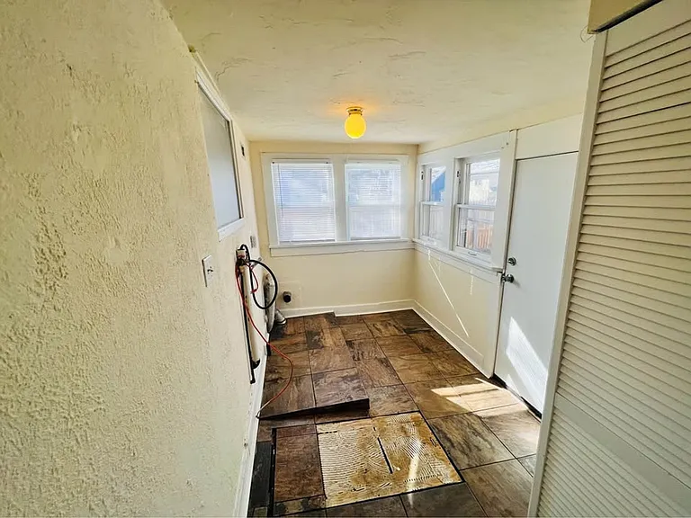 620 W London St — Photo 10