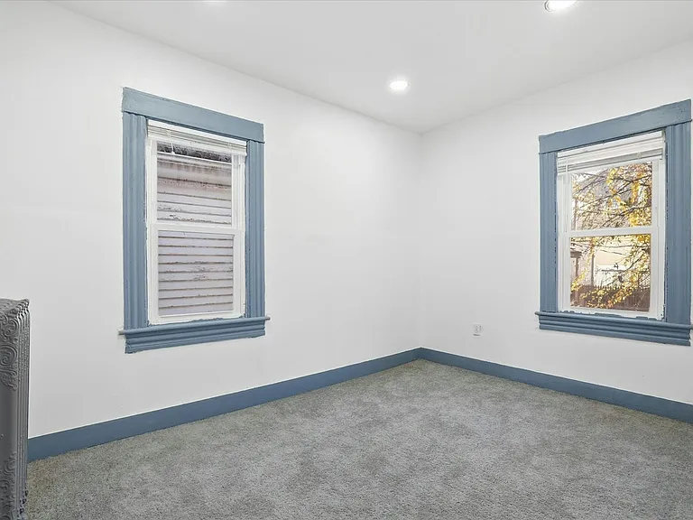 940 Monroe Ave — Photo 13