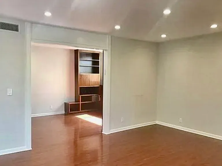 344 N Palm Dr #201 — Photo 12