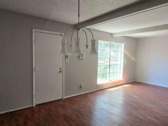 5th image of 673 Garden Walk Dr