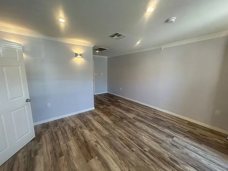 2823 Hyperion Ave #B — Photo 3
