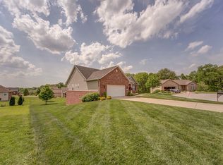 3109 Silverleaf Ct, Belleville, IL 62221