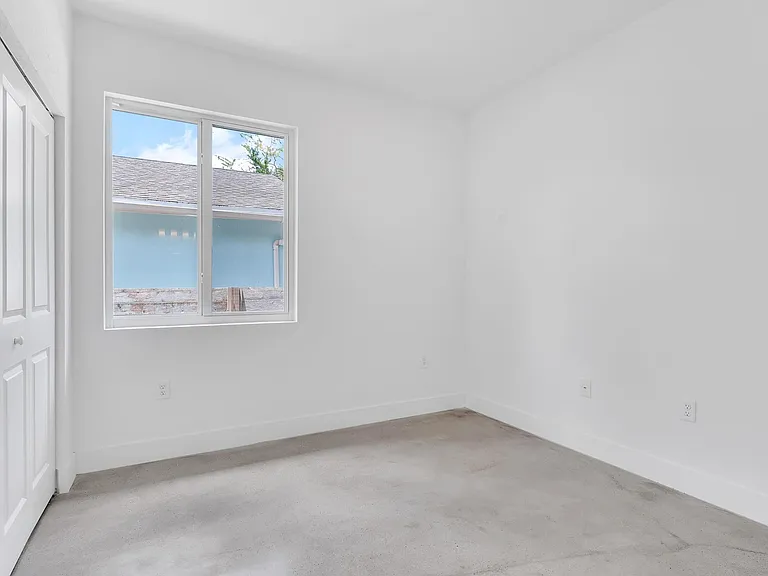 642 NW 15th Ave — Photo 7