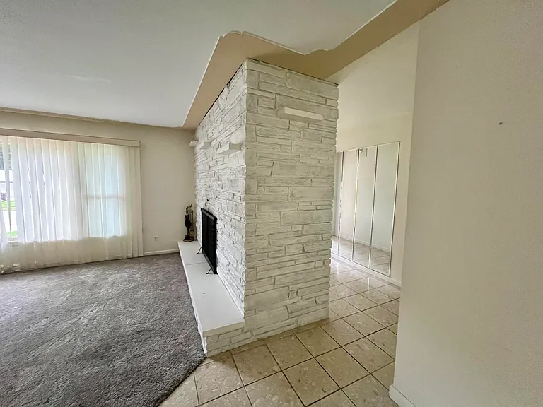 3031 Country Club Dr — Photo 5