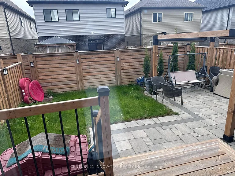 209 Sedgewood St N — Photo 11