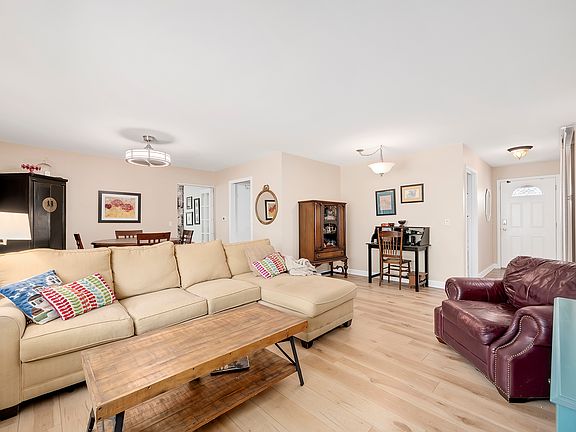 4th image of 6012 Green Dr