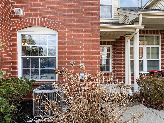 2nd image of 626 Smithfield Rd APT 906