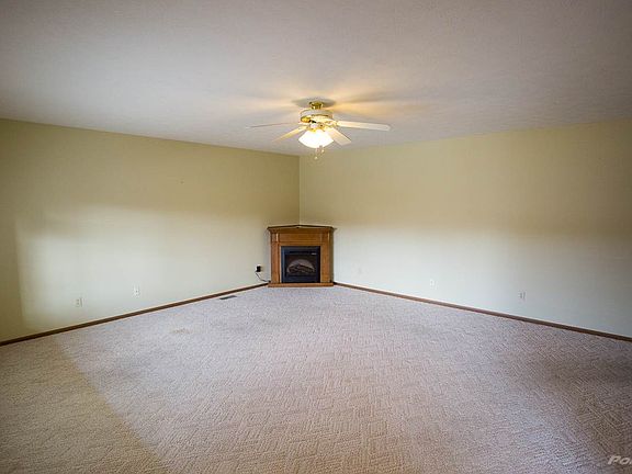4th image of 410 Denton St