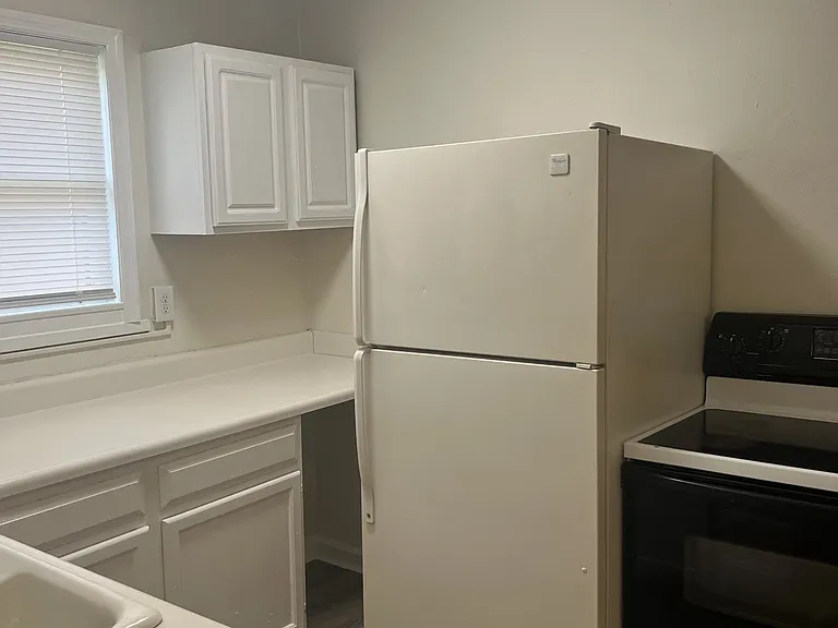 130 Laura Ave #4 — Photo 2