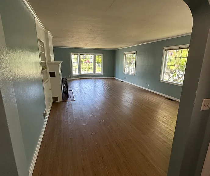 515 N Meridian St — Photo 2