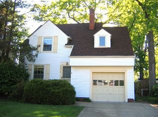 2404 Ashurst Rd, University Heights, OH 44118