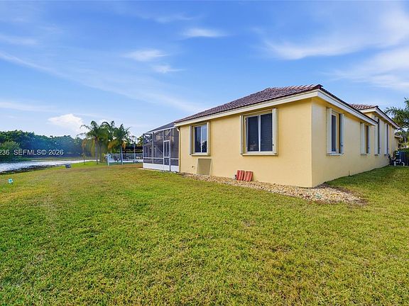 2nd image of 833 Crestview Cir