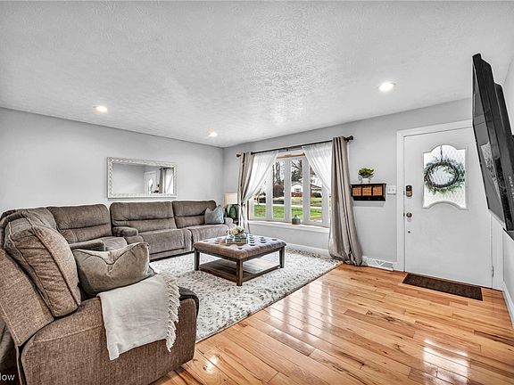 5th image of 2422 Ashdale Dr