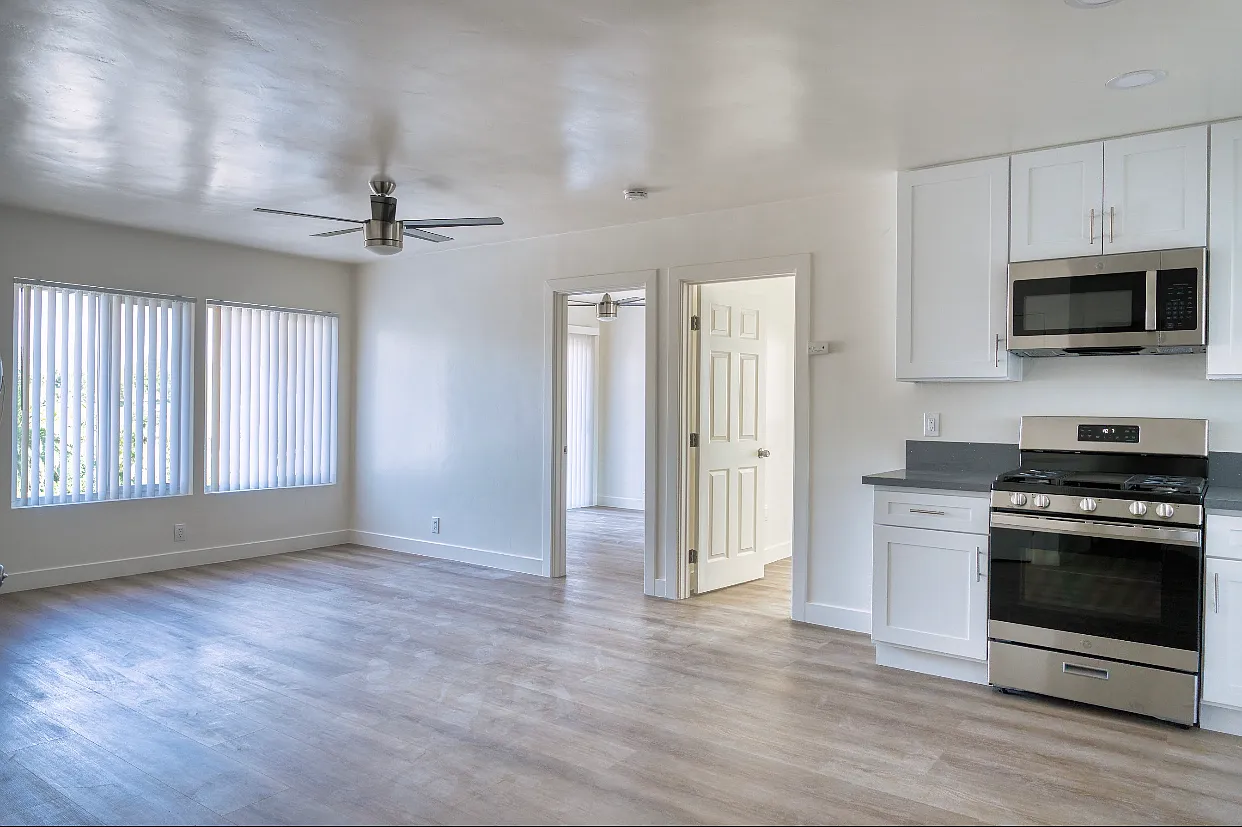2 bed, 985 sqft, $3,150 — Photo 1