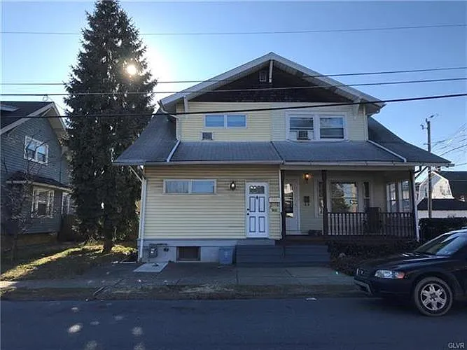 908-910 N Wahneta St photo 1