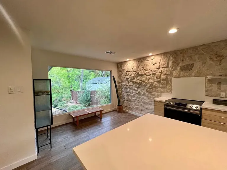 211 Mill Creek Dr — Photo 3
