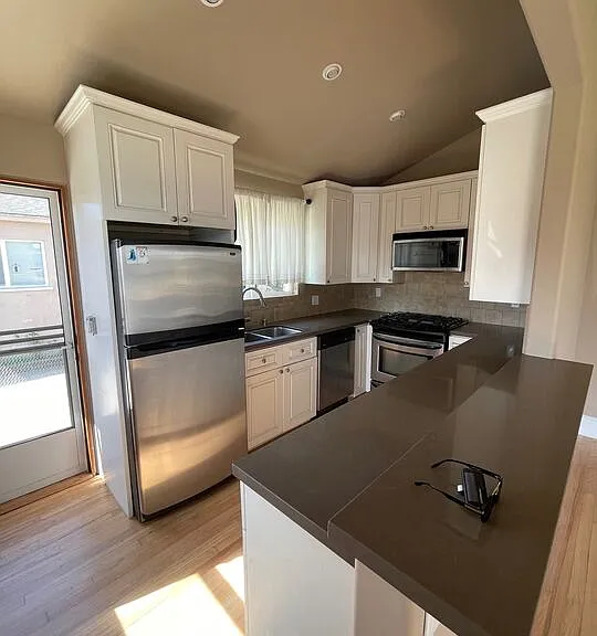8503 Lilienthal Ave — Photo 3