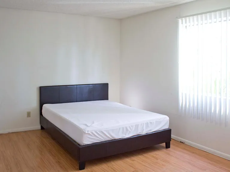 1033 Cordova St #12 — Photo 8
