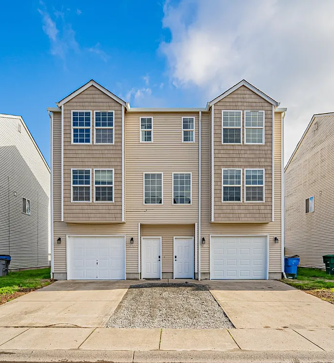 3 bed, 1260 sqft, $2,300 — Photo 1