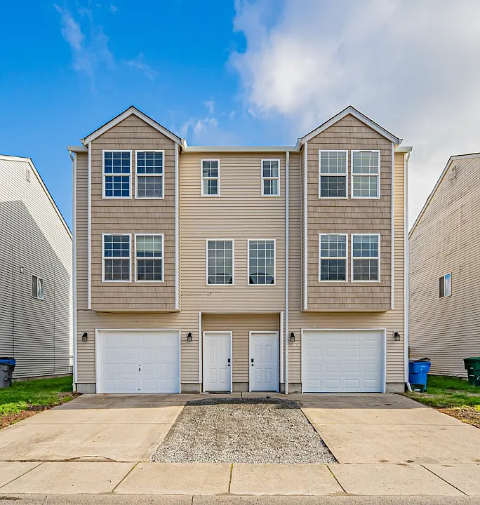 5805 NE 135th Ave