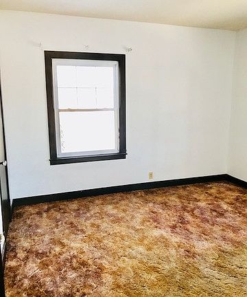 4th image of 504 E Lyle St
