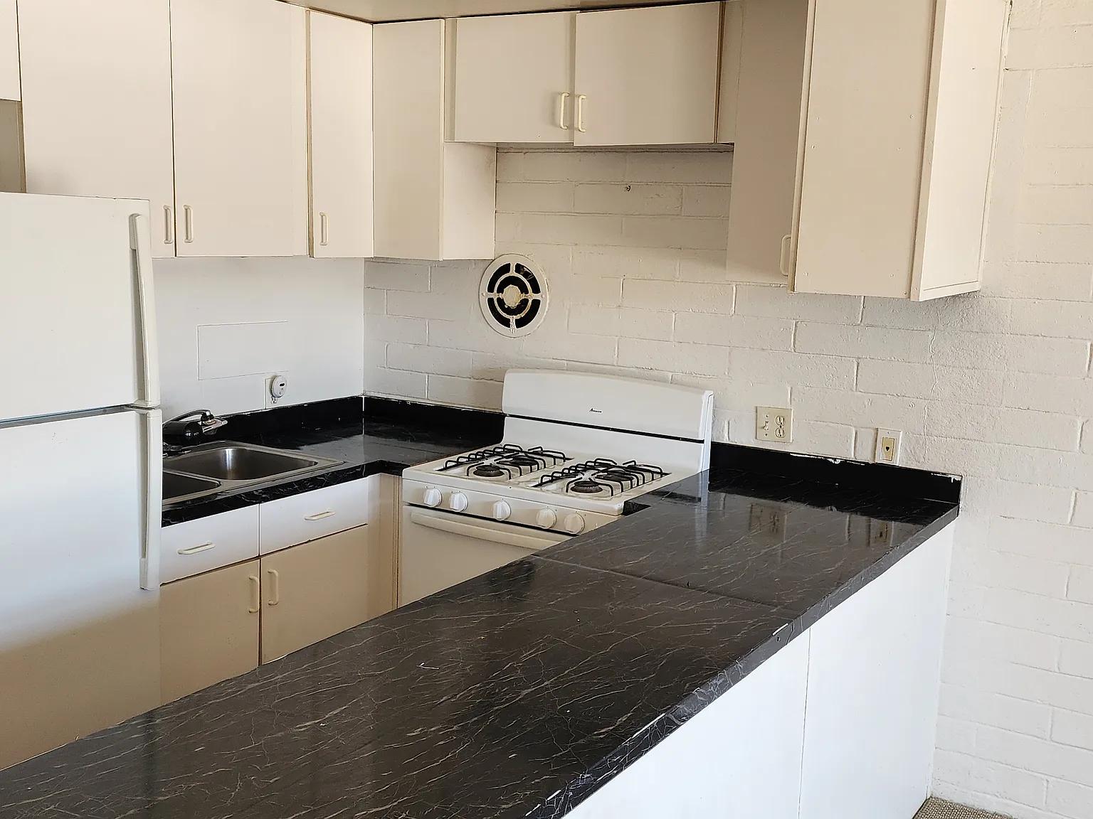 Studio, 400 sqft, $1,695 — Photo 4