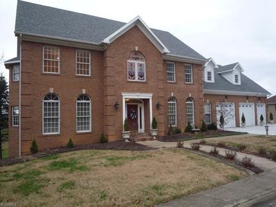 225 Woodridge Dr, Mineral Wells, WV, 26150