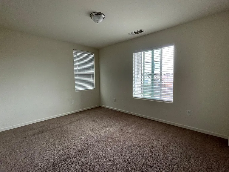 147 Barker Ln — Photo 6