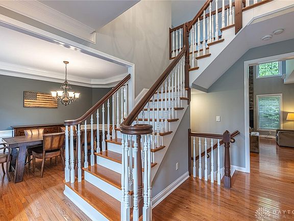 5th image of 524 Stanley Ave