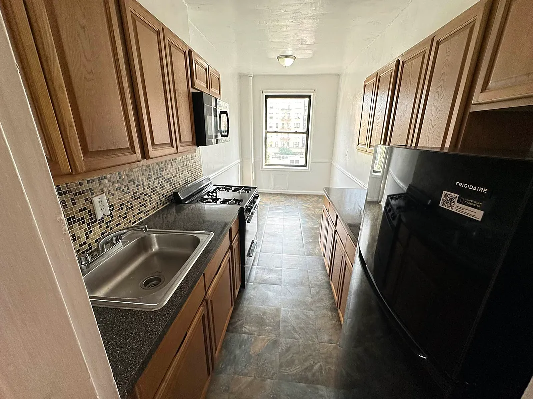 2665 Grand Concourse 5G