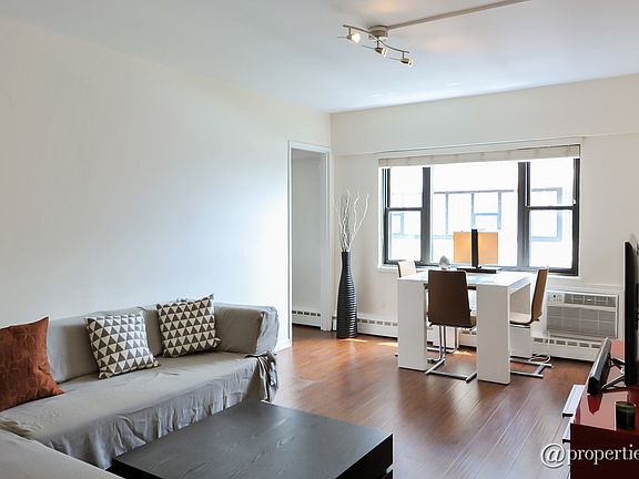 Living Room / Dining Room