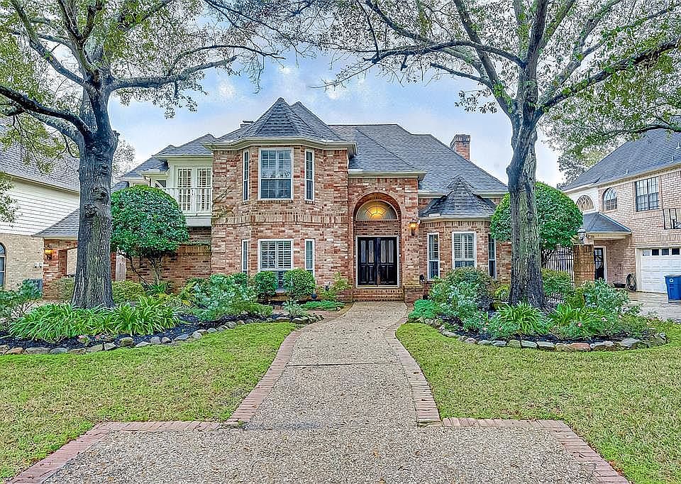 Welcome home to 1715 Hickory Chase in beautiful Nottingham Country! This stunning 2 story home with Porte-Cochere has everything you want and need, all under one roof.
