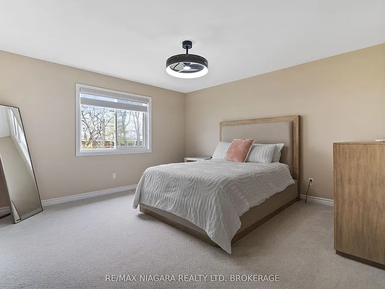 8511 Jennifer Cres — Photo 17