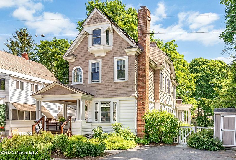 3rd image of 18 Monroe Street