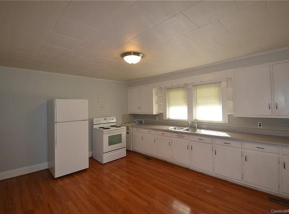 4th image of 309 Belk St