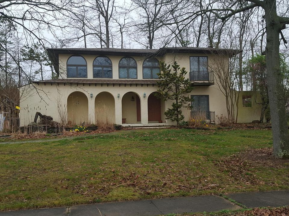 1st image of 720 McCormick Dr