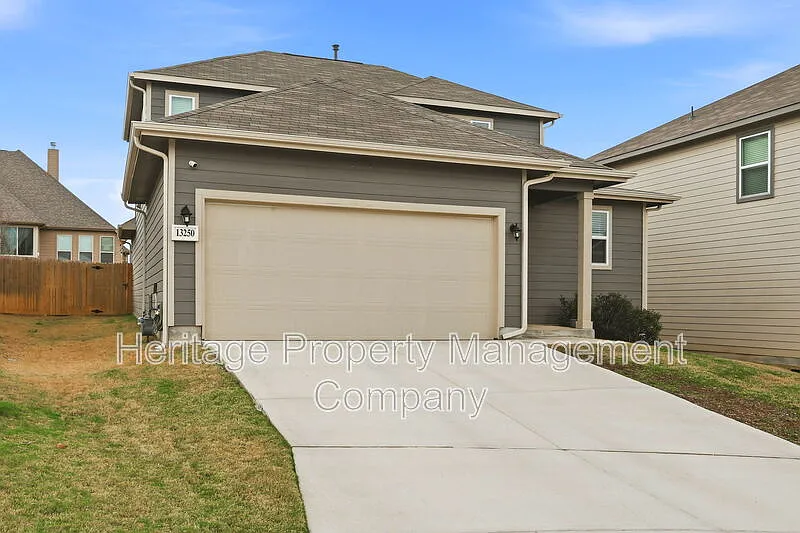 3 bed, 2.5 bath, 2133 sqft, $2,050 — Photo 2