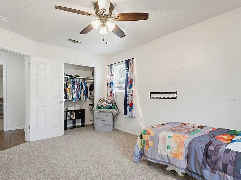 902 Lynn Ln — Photo 14