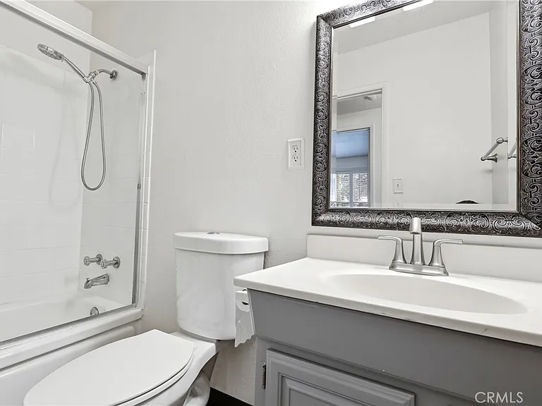 524 E Ghent St — Photo 20