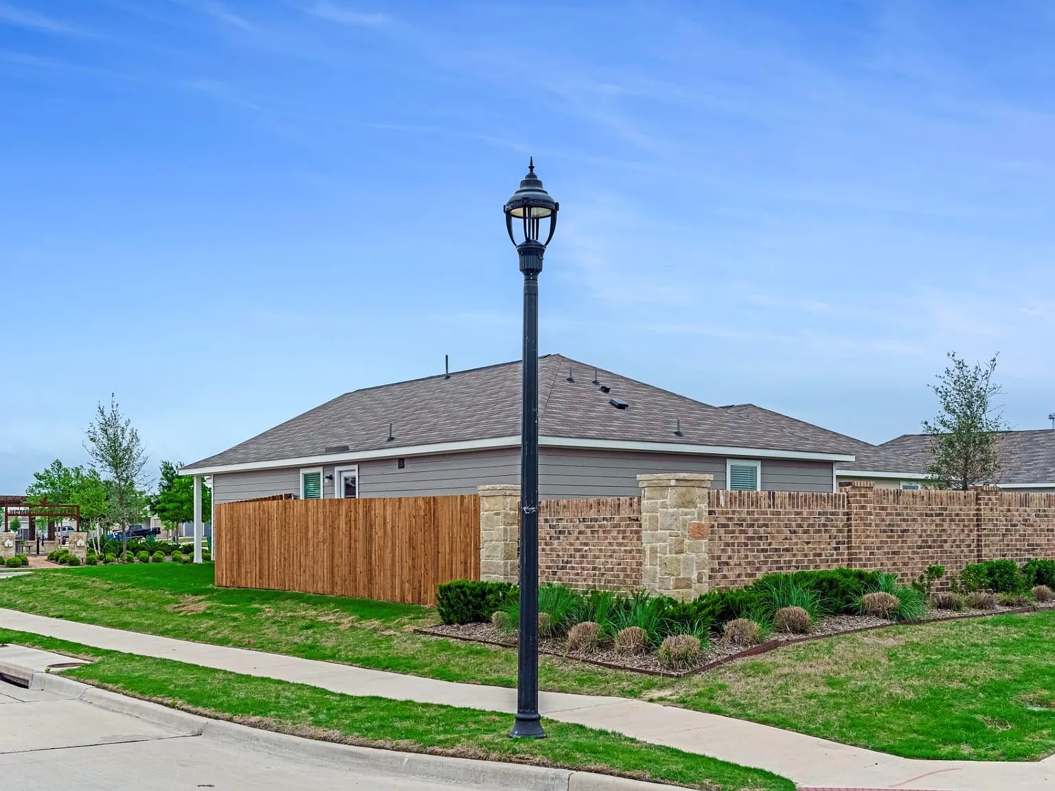 3 bed, 1262 sqft, $1,995 — Photo 3