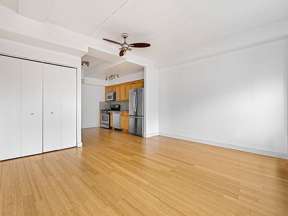 3rd image of 516 W 47th St APT S7j