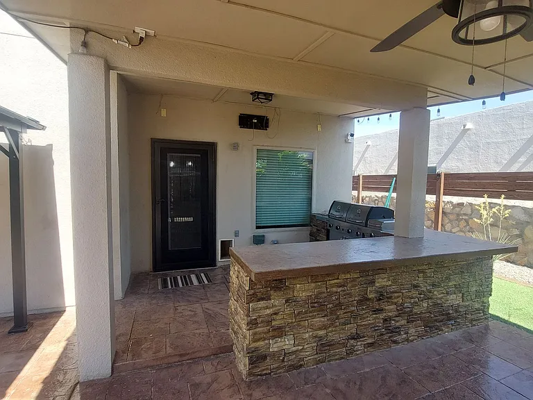 800 Caterick St — Photo 26