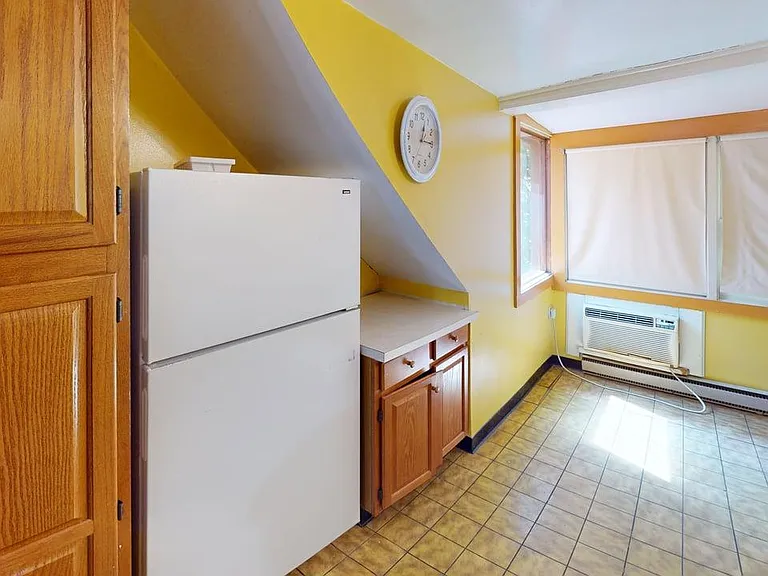 1052 Baldwin Ave — Photo 11