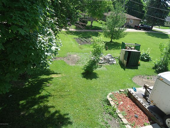 3rd image of 421 1st St SE