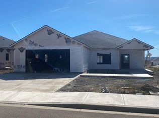 75 Woodlands Dr, Eagle Point, OR 97524