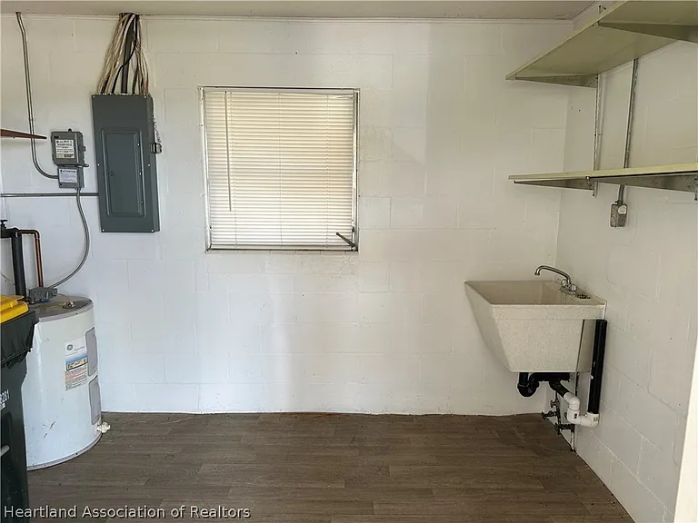 1318 Schlosser Rd — Photo 16