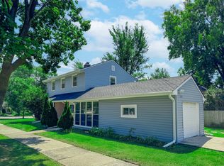 8660 E Prairie Rd, Oak Park, IL 60076