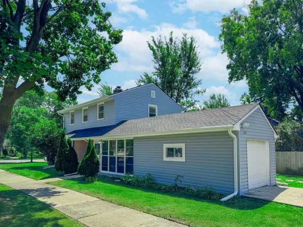 8660 E Prairie Rd, Oak Park, IL 60076